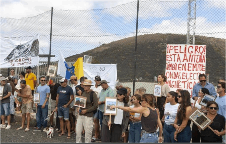 Masdache protesta contro l'antenna di telefonia mobile a La Geria autorizzata dal Comune di Tías