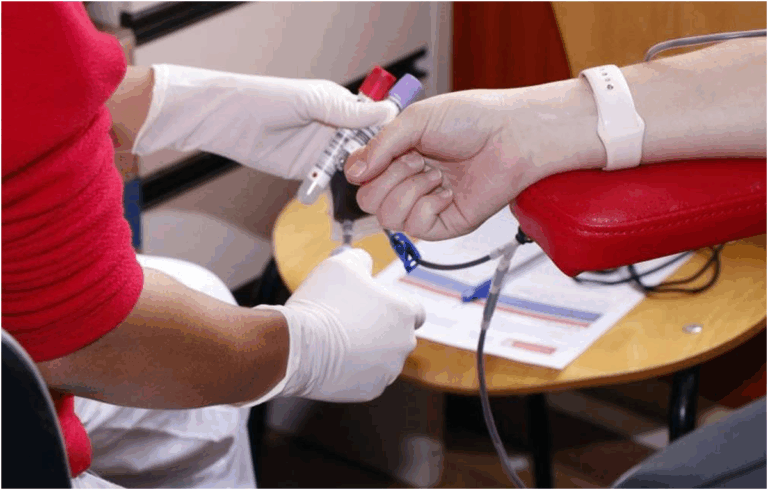 Canarie, il servizio sanitario smentisce il mito: con tatuaggi si può donare sangue dopo 4 mesi