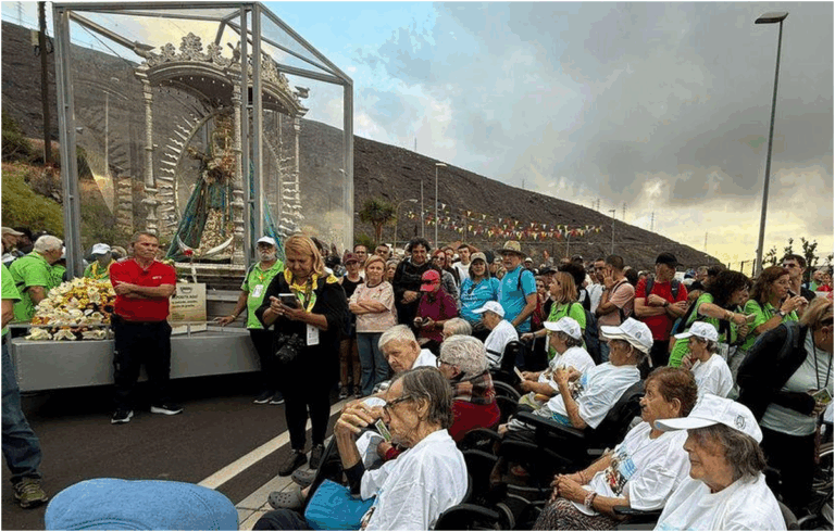 La vergine di Candelaria, patrona delle Canarie, arriva un’ora prima dopo pellegrinaggio notturno