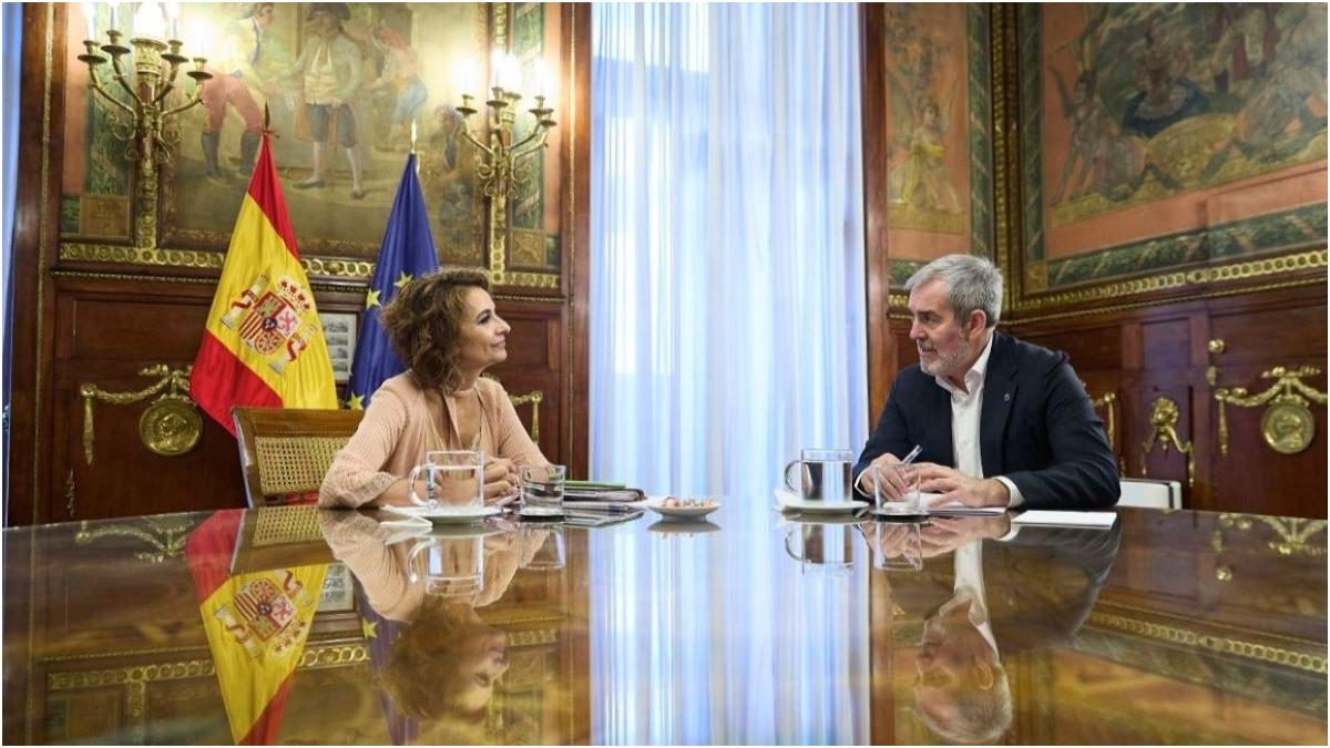 Canarie, Clavijo e Montero sbloccano oltre 400 milioni per minori, La Palma e sconto IRPF 60%