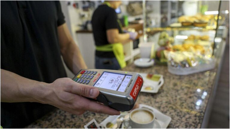 Guasto AWS di Amazon blocca i pagamenti alle Canarie: POS, Bizum e bancomat in tilt, poi in ripresa