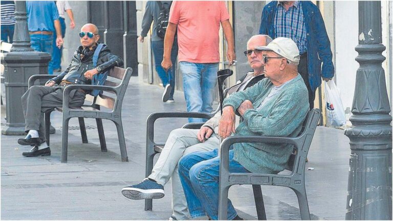 Canarie pensioni 2026 più 2,6% con l’IPC 27 euro al mese e vecchiaia oltre 1.400 euro