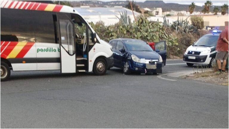 Incidente tra minibus e auto sulla GC 100 a Telde in Gran Canaria due feriti e intervento del 112