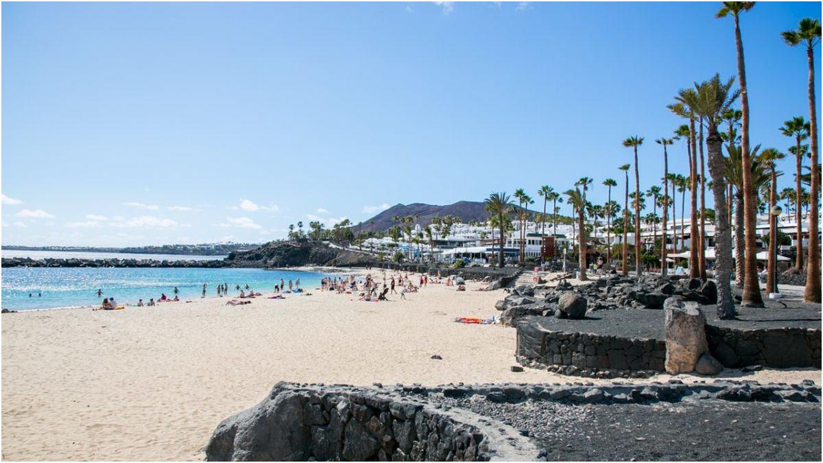 Playa Flamingo a Playa Blanca, Lanzarote chiusa per batteri dopo analisi: il comune di Yaiza indaga