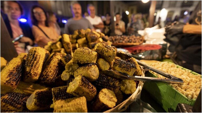 Noche de Finaos a Las Palmas de Gran Canaria con 300 kg di castagne e pannocchie arrostite