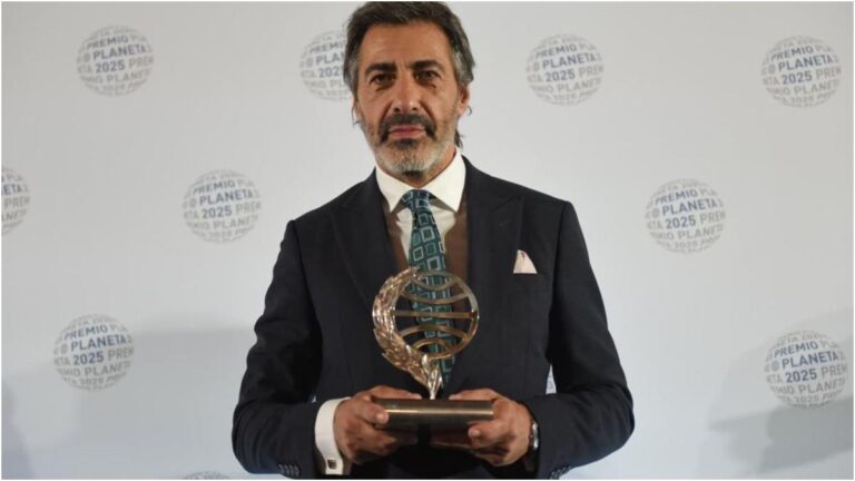 Juan del Val vince il Premio Planeta 2025 con il romanzo Vera, una historia de amor