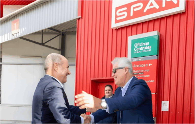 Pedro Ortega della CCE visita SPAR Gran Canaria ed elogia la logistica per il settore primario