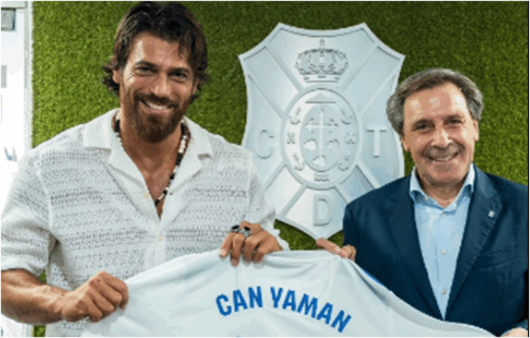 Can Yaman riceve un riconoscimento dal CD Tenerife con maglia 10 nel prepartita con Bilbao Athletic