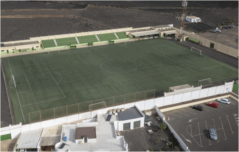 Il campo di calcio di Teguise avrà la copertura della gradinata nel 2026 con il Cabildo de Lanzarote