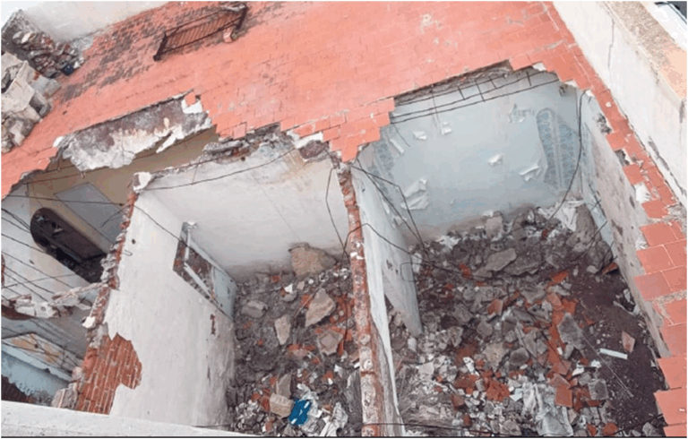 Casa abbandonata a rischio crollo a Santa Cruz, i vicini chiedono al comune la demolizione